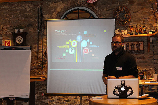 Social Media Experte Thorsten Ising begeisterte mit seinem Vortrag zum Thema Social Media Marketing im Sauerland. Foto: BauLokal.de
