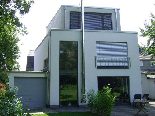 Fenster und Beschattung im modernen Einfamilienhaus. Foto: Schreinerei Didam Didam